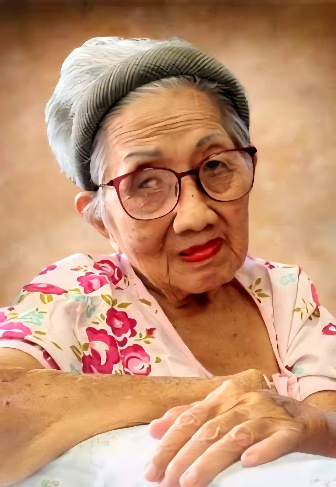 Ruth Ekawati Siswojo ( Oei Bik Nio )