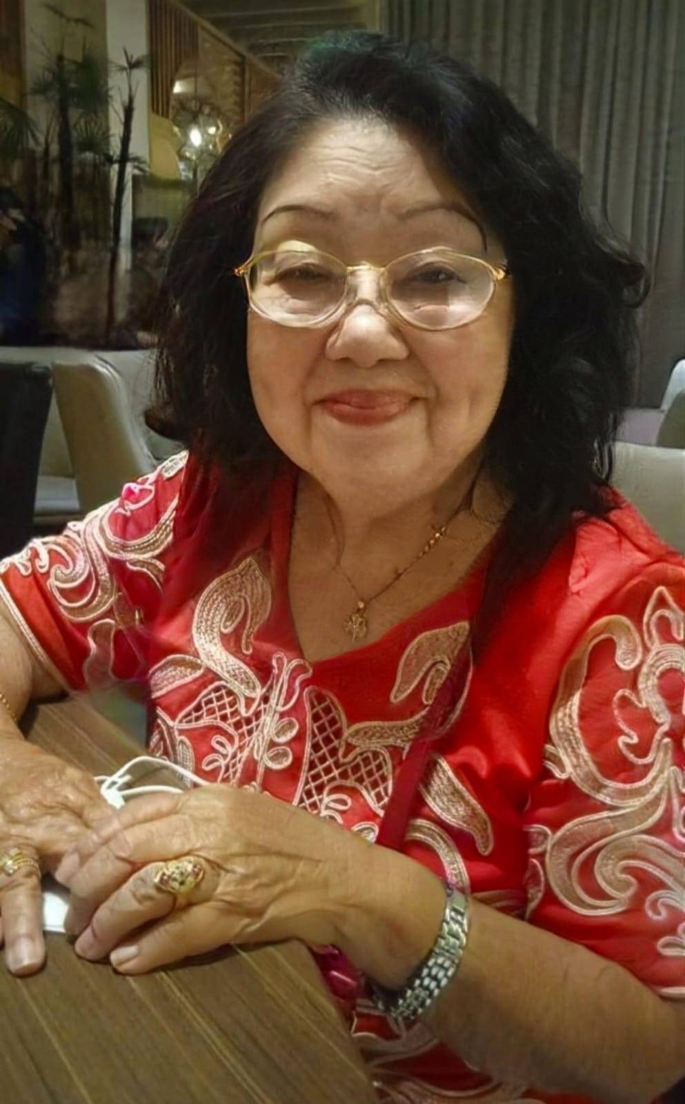 Ibu Williany Hartono