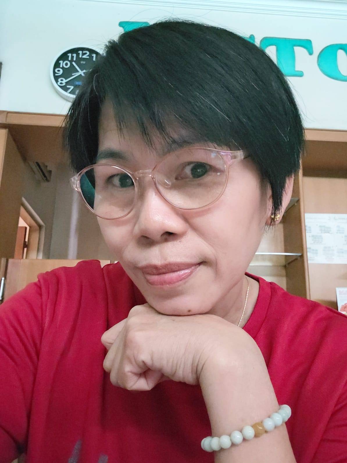 Ny. Esther ( Bong Nyiat Ciang )