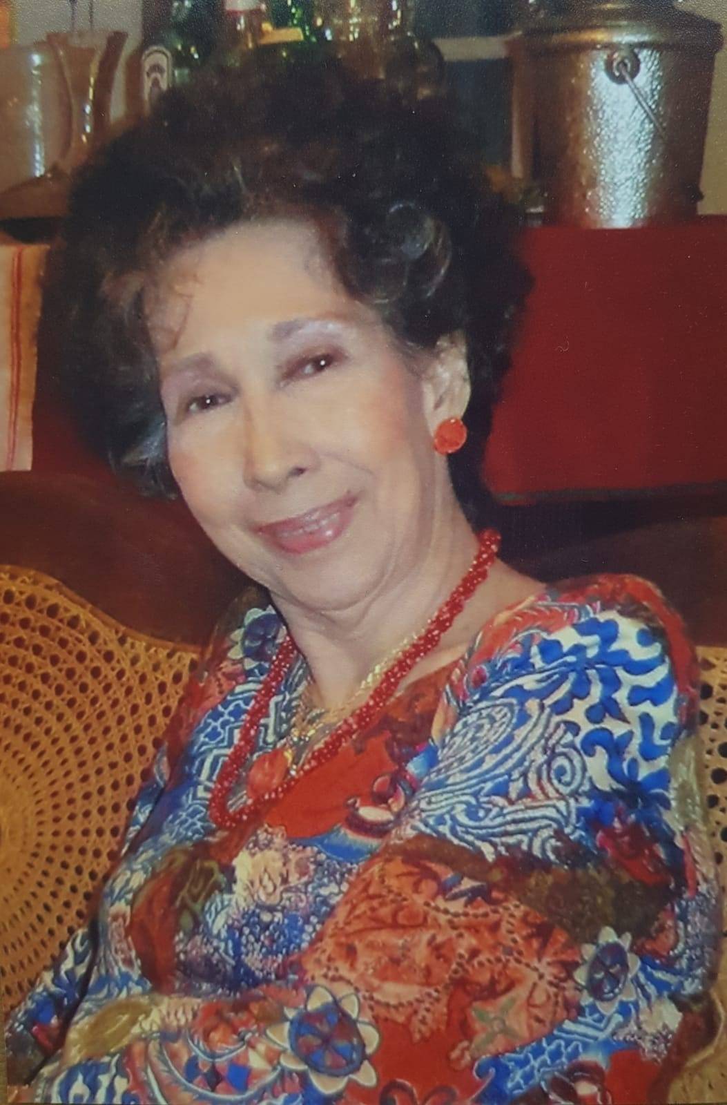 Mama, Oma, Nenek Buyut Ny. Yvonne Theresia Sonneville