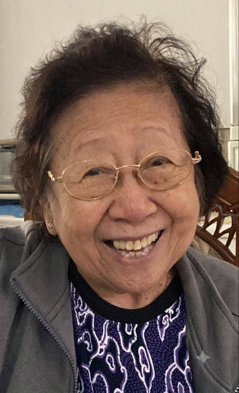 Ibu. Ariati Prihatna ( Tan Siaw Lie )