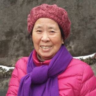 Ny. Yulia Luhur (Tjioe Dju Gek)