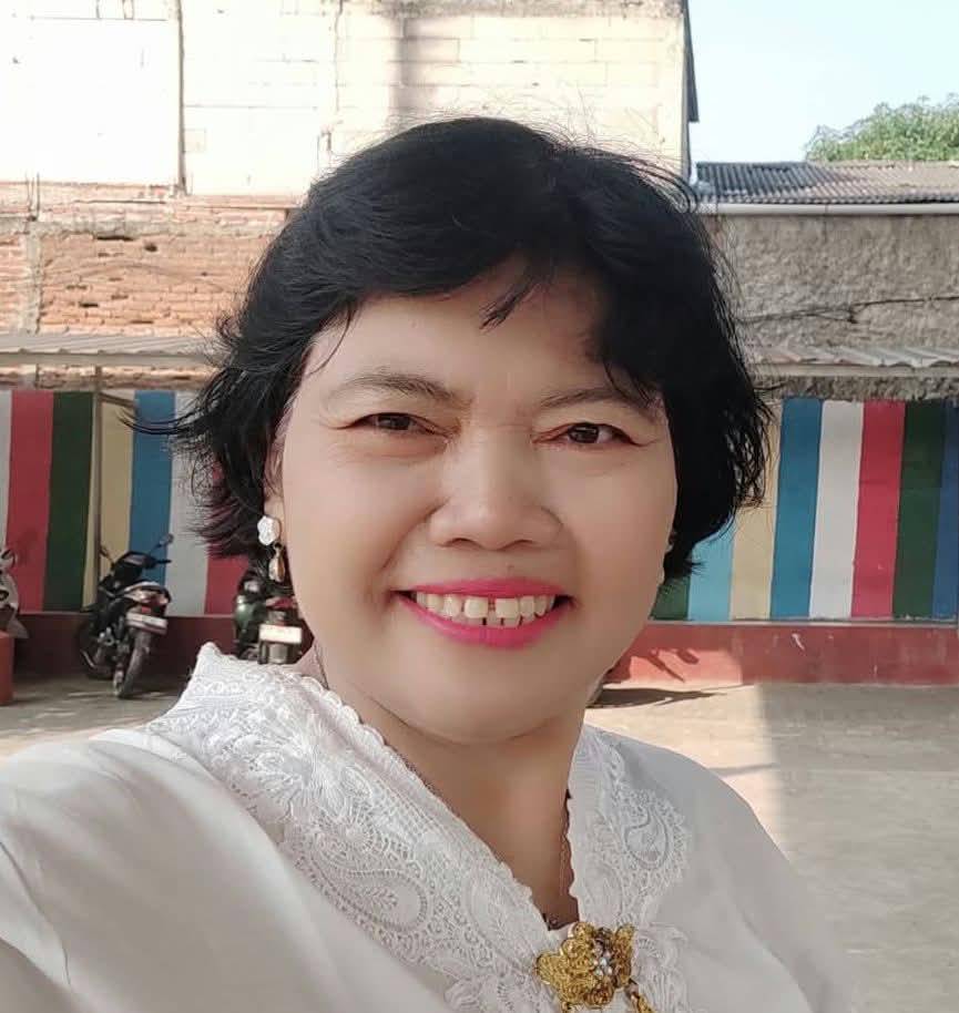 Ibu  YUNI ERAWATI